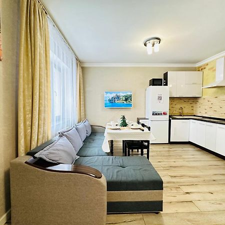 Vostochnyi Park Apartament In The Center Of Almaty Apartamento Exterior foto