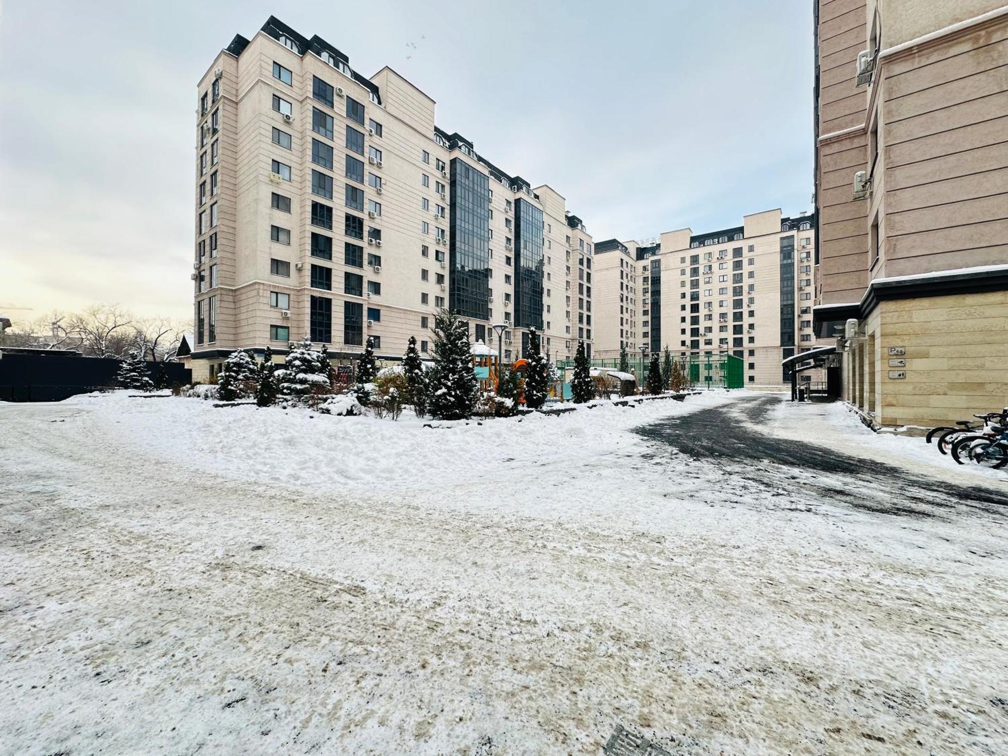 Vostochnyi Park Apartament In The Center Of Almaty Apartamento Exterior foto